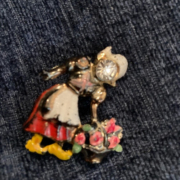 Dutch tulip maid brooch. Old enameled metal. Collectible.Matching boy pin listed - Picture 7 of 7